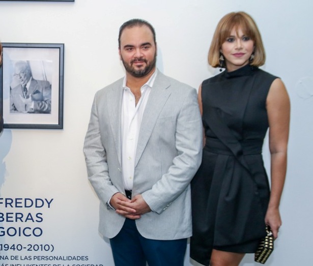 Freddy Beras Goico tiene su espacio en la muestra. Jean Carlos Beras Goico y Pamela Sued estuvieron presentes en la exposición.