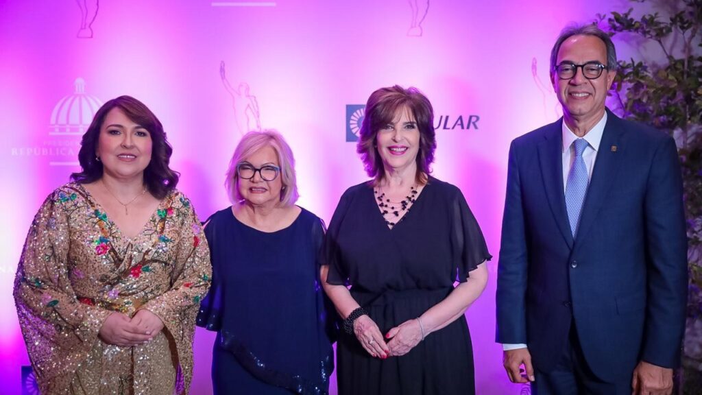 Emelyn Baldera, MIlady Cuello de Cabral, Yolanda Mañán y José Mármol.