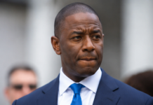 Exaspirante a la Gobernación de Florida, Andrew Gillum, arrestado en Alabama por cargos relacionados con drogas