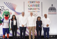 Ministro Luis Miguel De Camps recibe antorcha de los XXV Juegos Centroamericanos y del Caribe Santo Domingo 2026