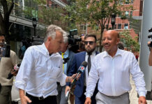 El alcalde de Lawrence, Brian A. DePeña, sale libre tras comparecer en corte federal