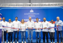 Presidente Luis Abinader entrega moderno techado multiuso que impulsa el deporte y la recreación juvenil en Bajos de Haina. Otras Noticias Presidenciales